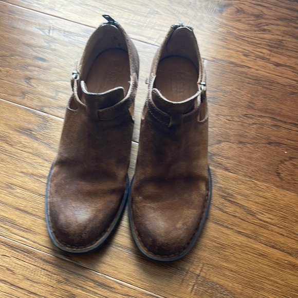 Size 7 Brown Born suede bootie with zipper back - Picture 1 of 6